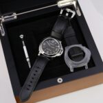 Panerai PAM00112 Luminor 44mm Black Dial Stainless Steel on the strap - Image 7