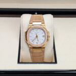Patek Philippe 7010R-011 Nautilus Quartz - Image 2